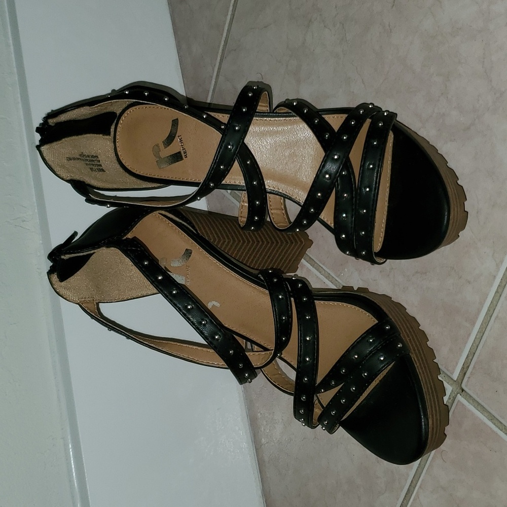High chunk heel . Black with silver details. Comfortable. Size 7.5. Worn twice